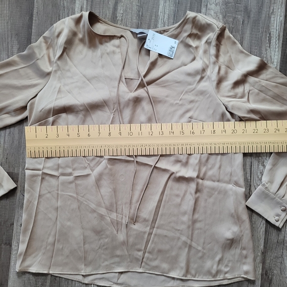 1+1+1= $35 🛍 H&M Blouse NWT Top Beige Size M - Picture 4 of 6